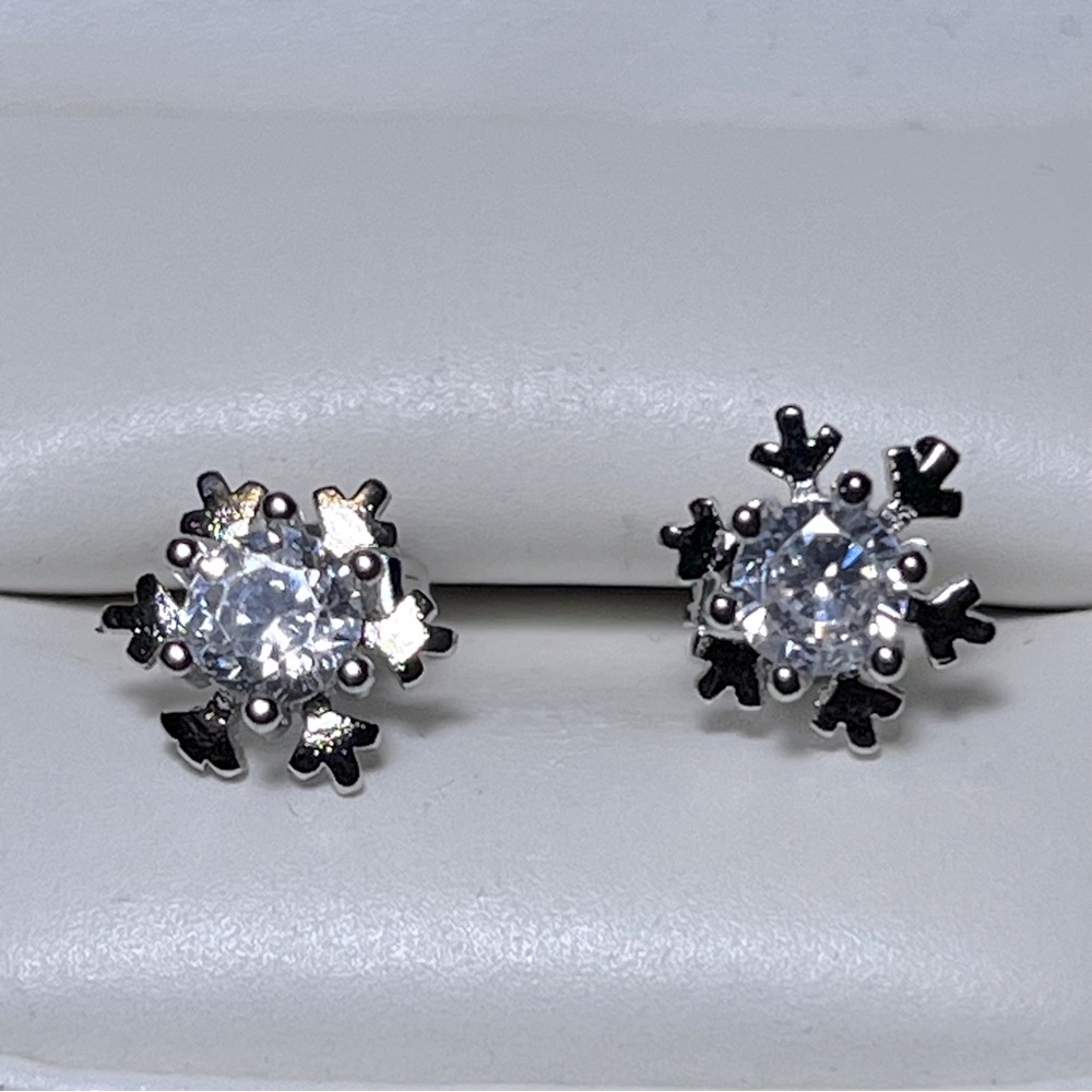 925 Sterling Silver Snowflake Earrings
